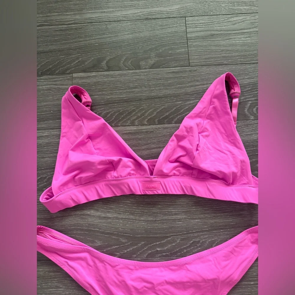 NWT SKIMS 2 Piece Swim Plunge Top/Thong Bikini Set Taffy Pink